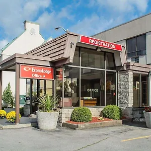 Lodge Econo By The Falls